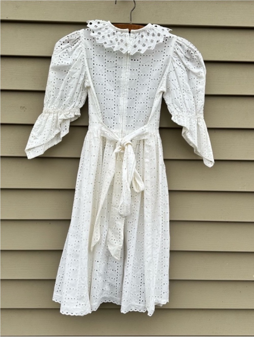Vintage white eyelet dress girls size 8 bell sleeves cottagecore - Picture 3 of 6